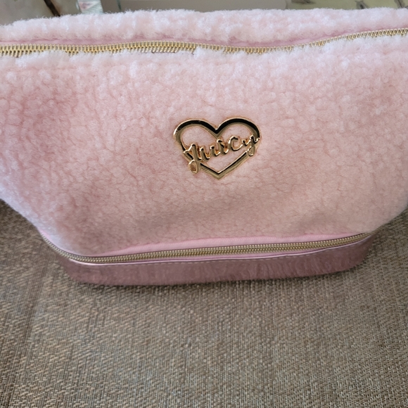 Juicy Couture sherpa top zip cosmetic case, new - Picture 2 of 5